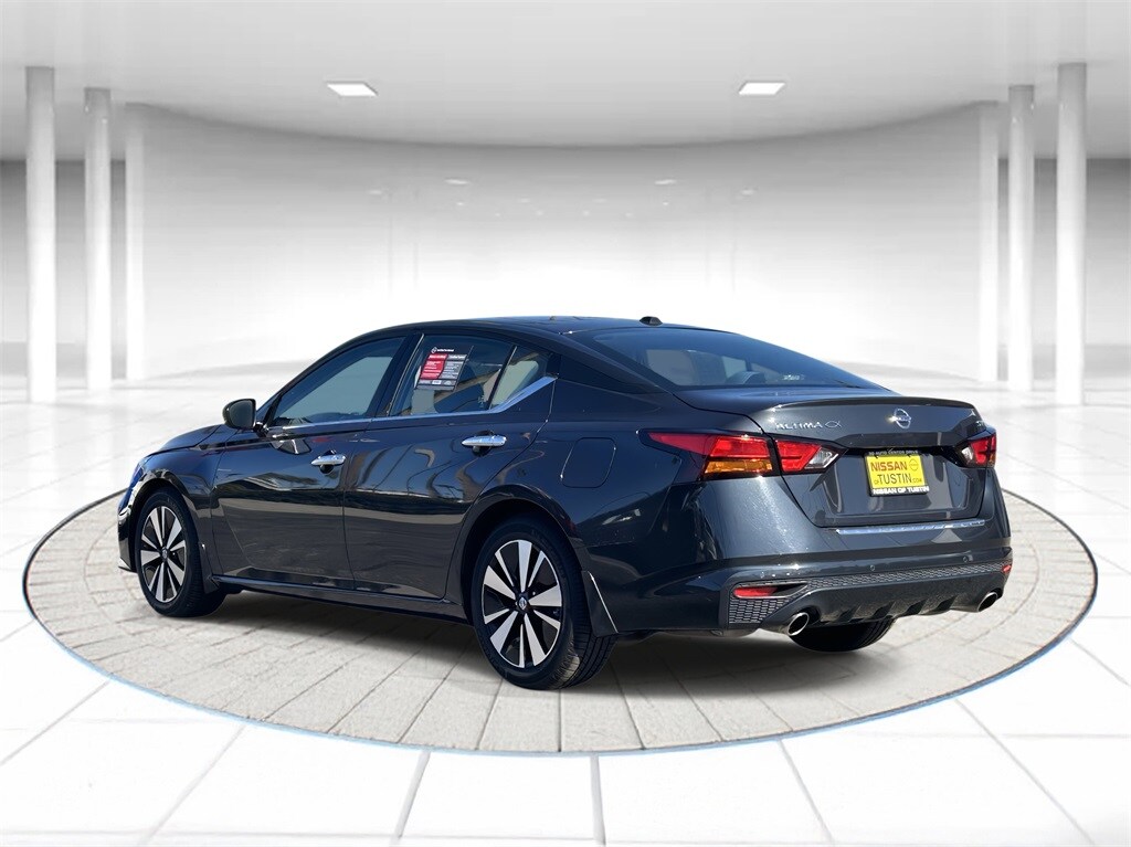 2020 Nissan Altima 2.5 SV photo 2