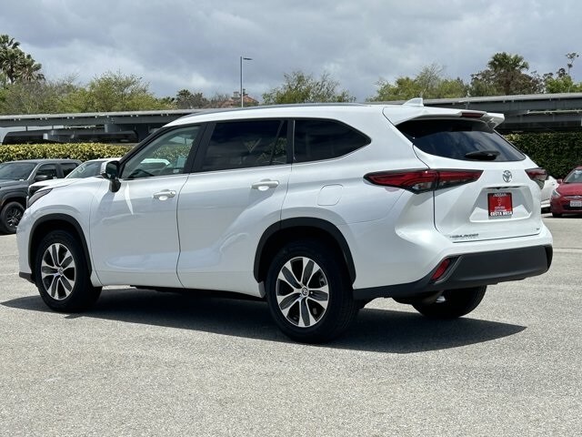2023 Toyota Highlander L photo 4