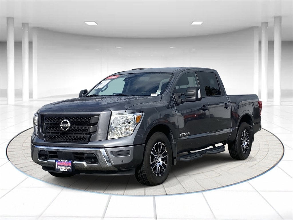 2023 Nissan Titan SV's photo