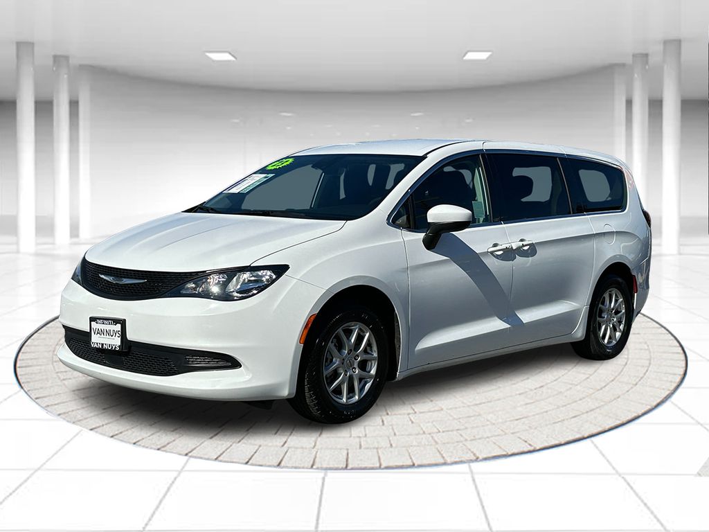 2023 Chrysler Voyager LX
