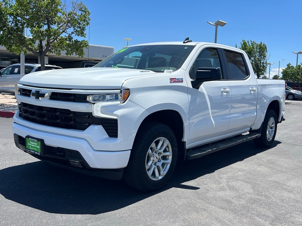 2024 Chevrolet Silverado 1500 RST photo 2