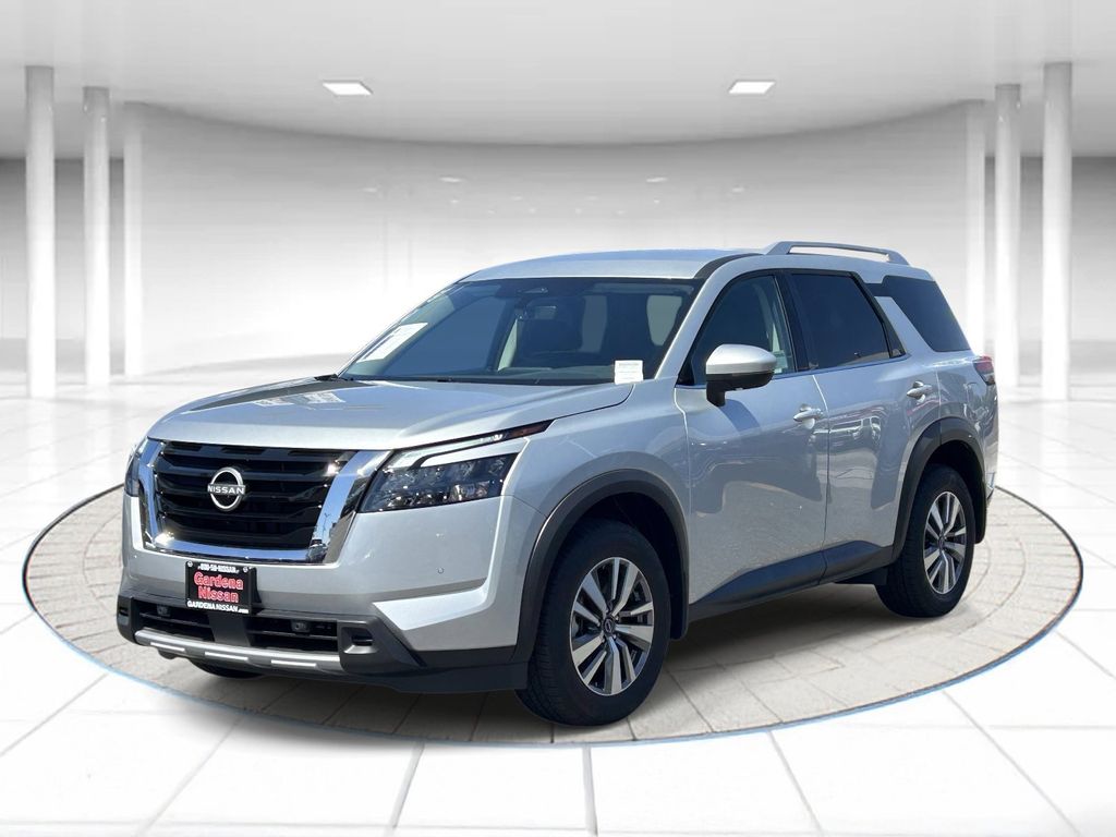 2025 Nissan Pathfinder SL 2WD's photo