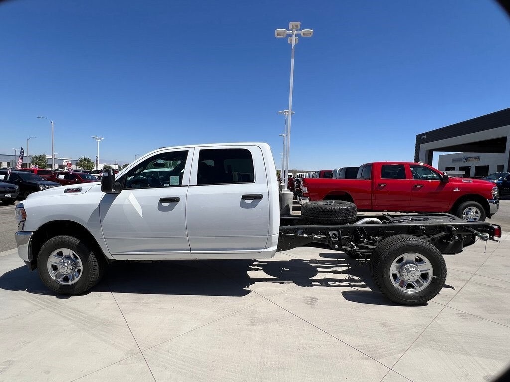 2024 Ram 3500 Tradesman photo 3