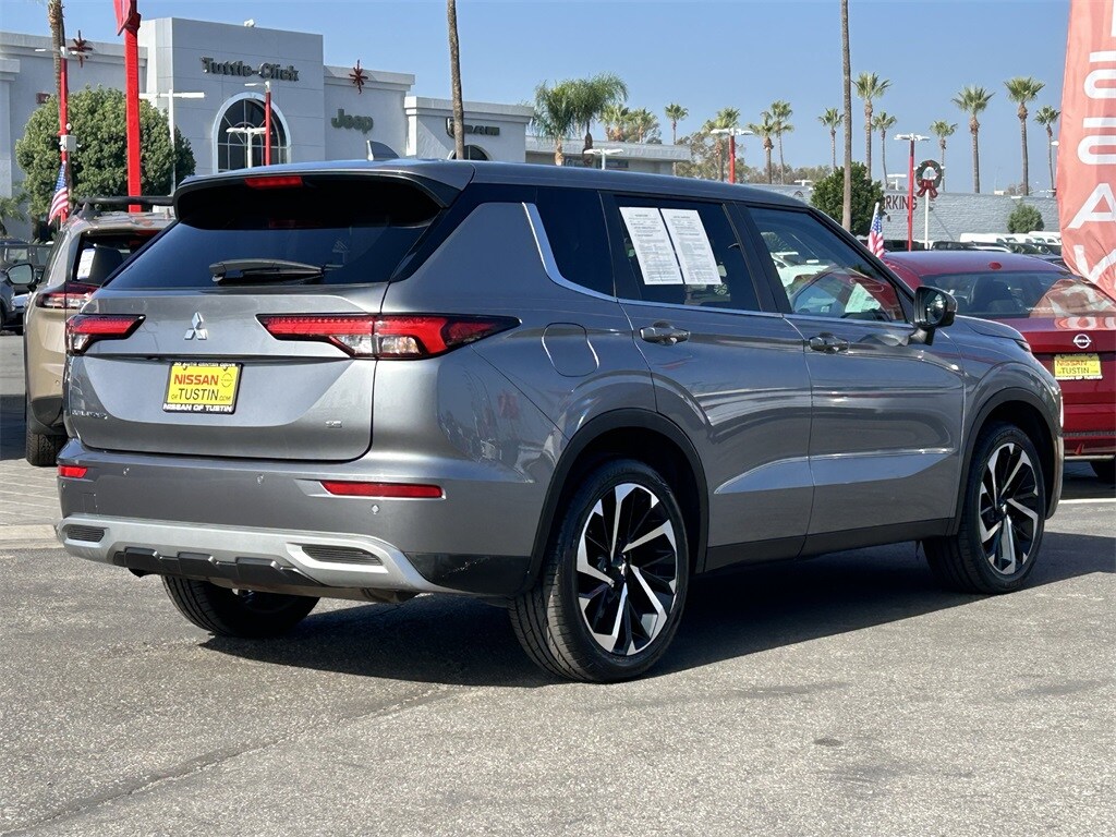 2024 Mitsubishi Outlander SE photo 3