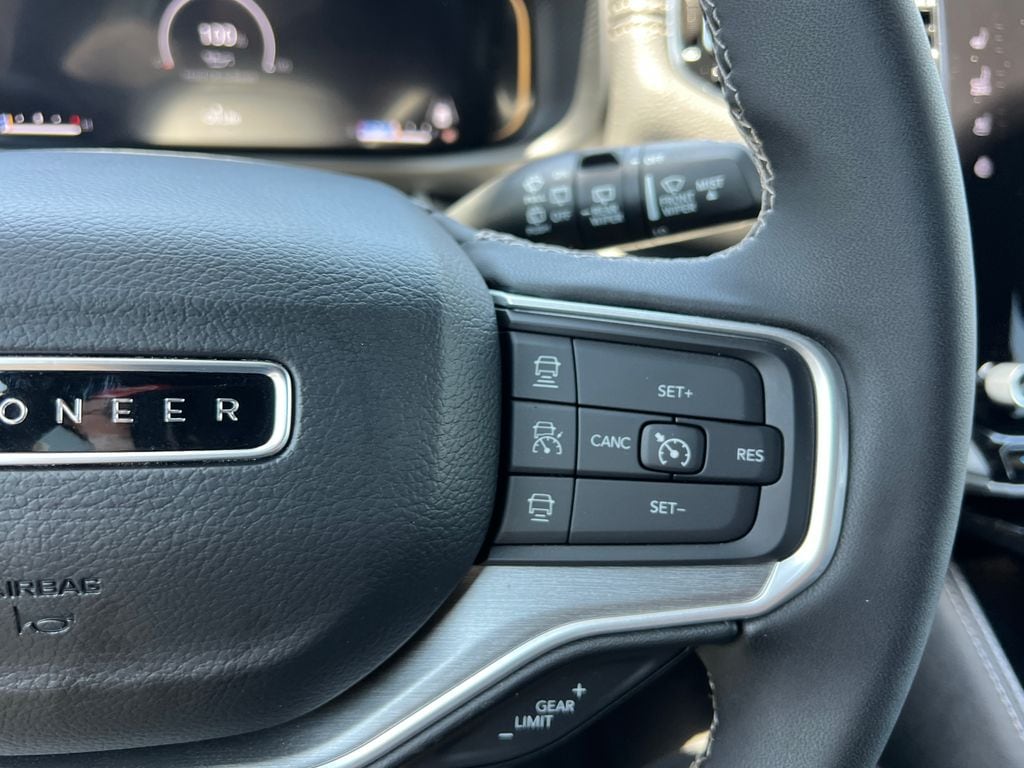 2025 Jeep Wagoneer L Series II - Photo 23