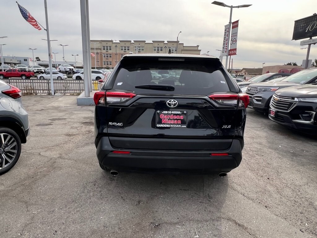 2022 Toyota RAV4 XLE photo 4