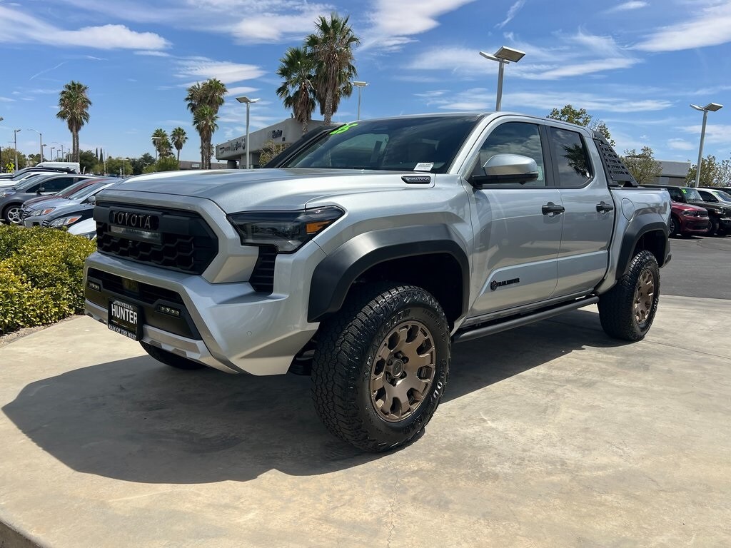 2025 Toyota Tacoma 4x4 Trailhunter photo 2