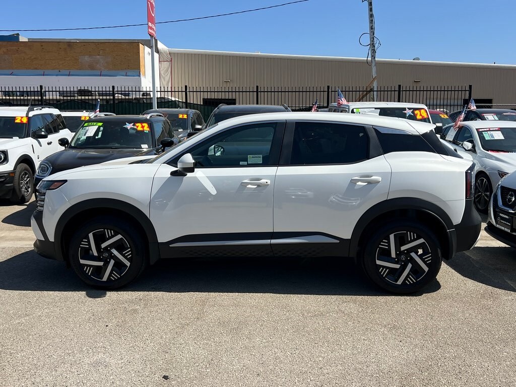 2025 Nissan Kicks SV photo 3