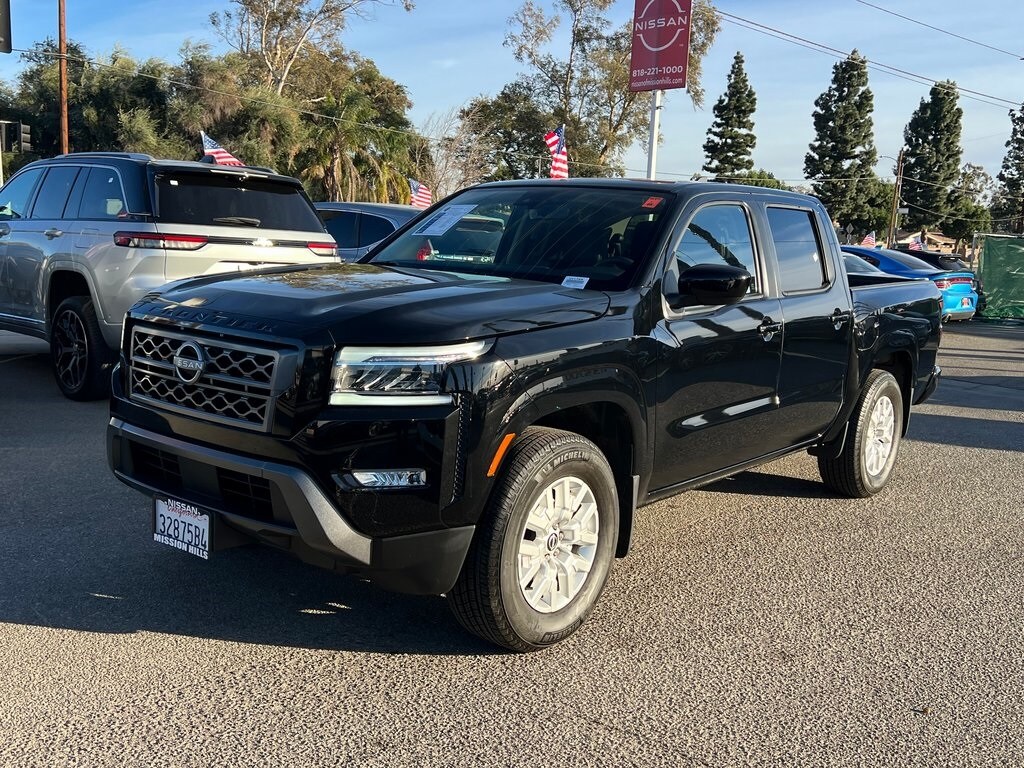 2023 Nissan Frontier SV photo 2