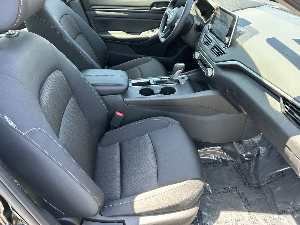 2025 Nissan Altima S - Photo 11