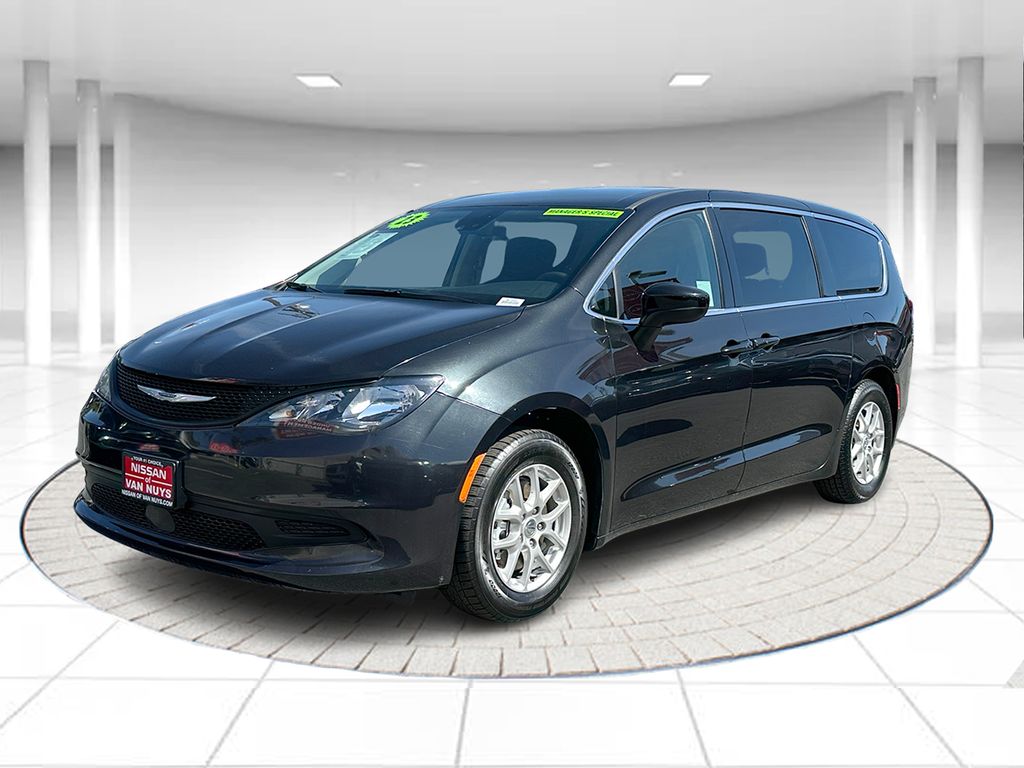 2023 Chrysler Voyager LX's photo