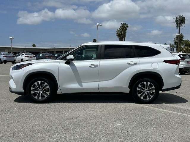 2023 Toyota Highlander L photo 3