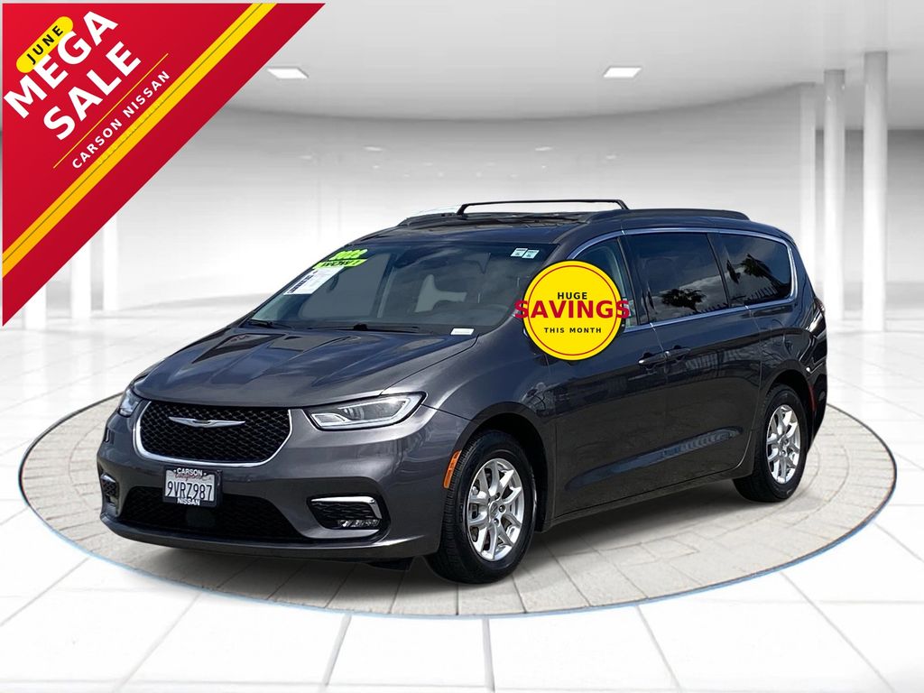 2022 Chrysler Pacifica Touring L's photo