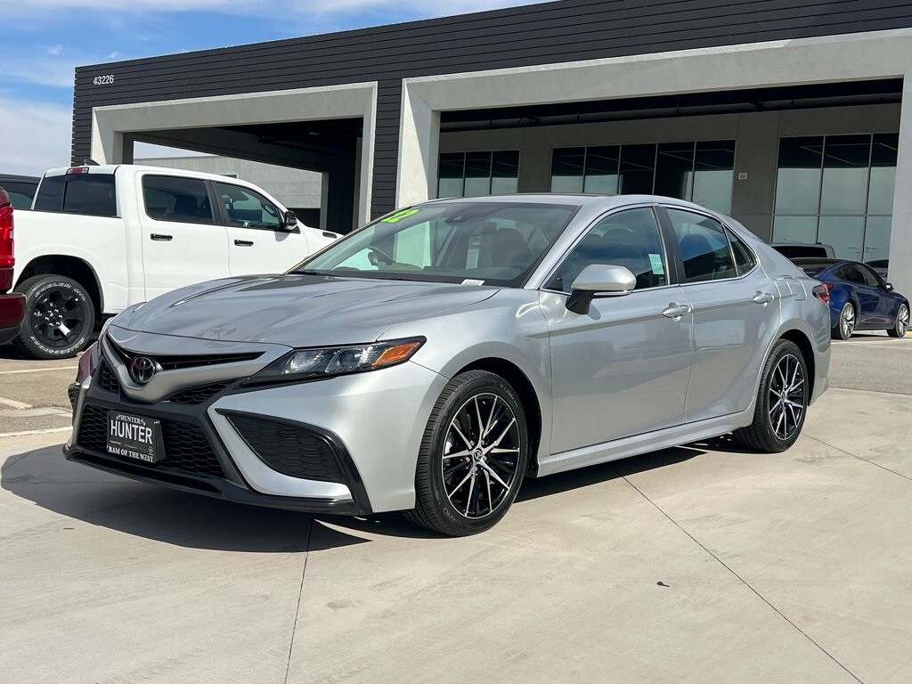 2022 Toyota Camry SE photo 2