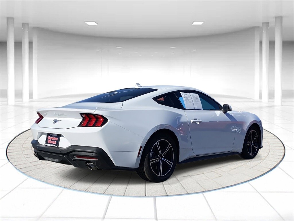 2025 Ford Mustang EcoBoost photo 4
