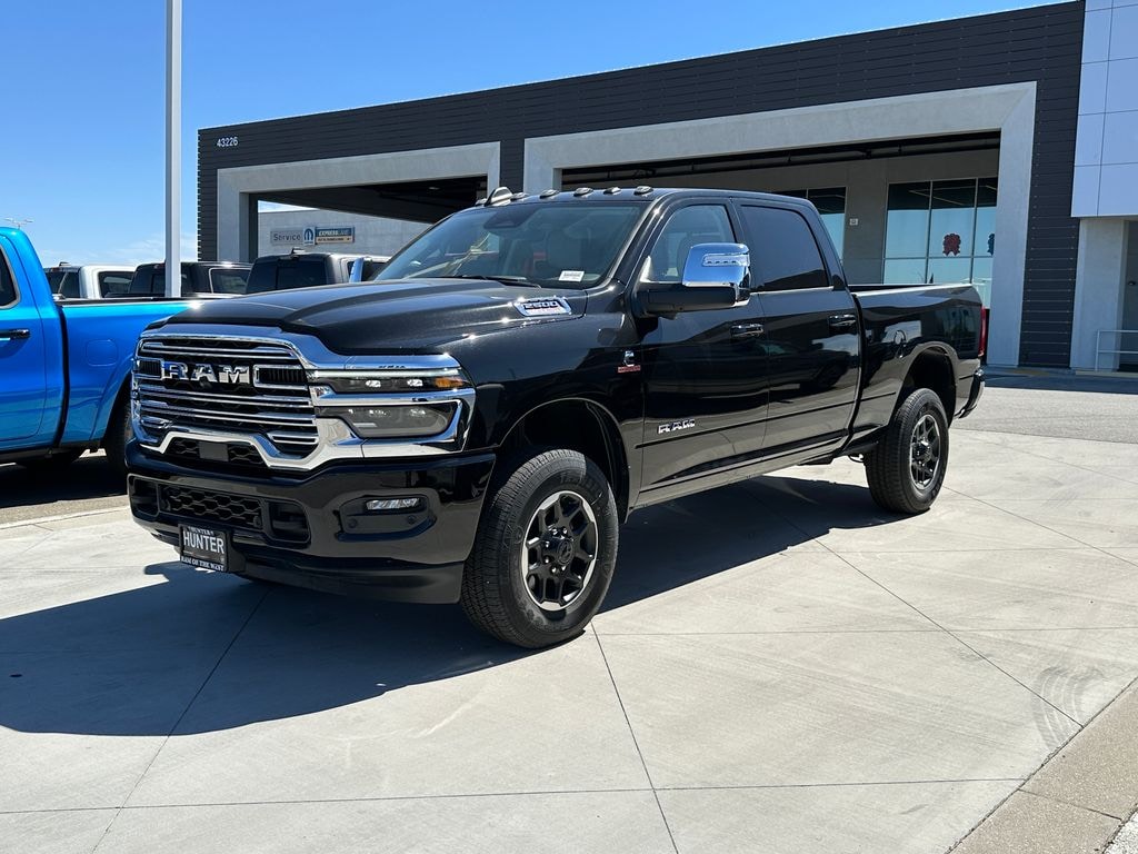 New 2025 Ram 2500 LARAMIE CREW CAB 4X4 6'4 BOX Pickup