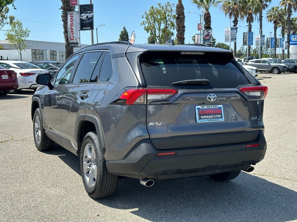2022 Toyota RAV4 XLE photo 4