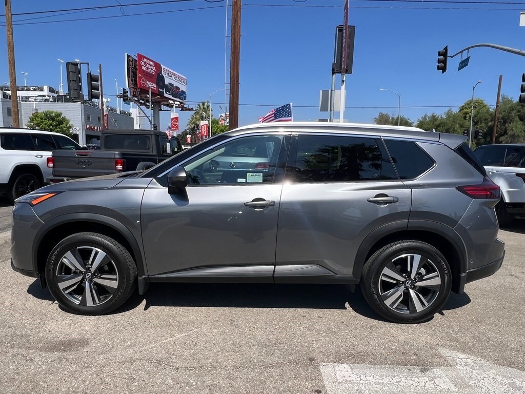 2025 Nissan Rogue SL photo 3