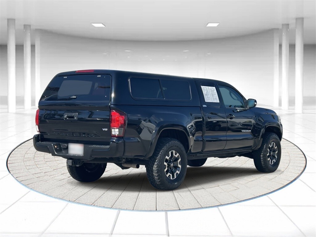 2020 Toyota Camry LE photo 2