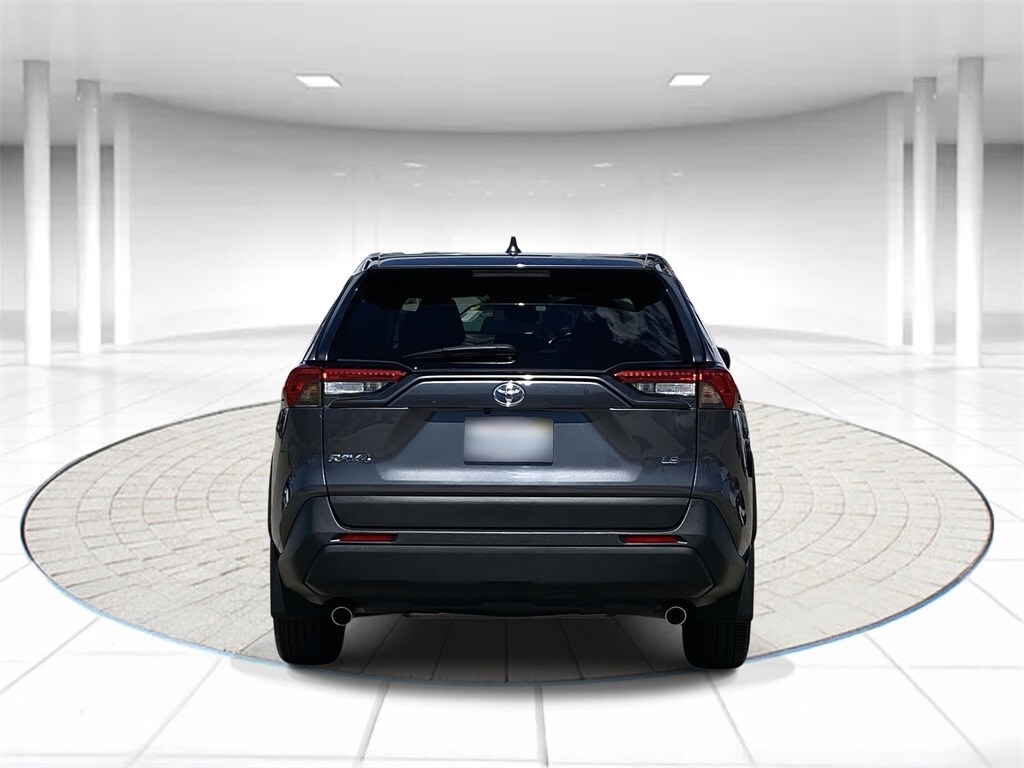 2023 Toyota RAV4 LE photo 3