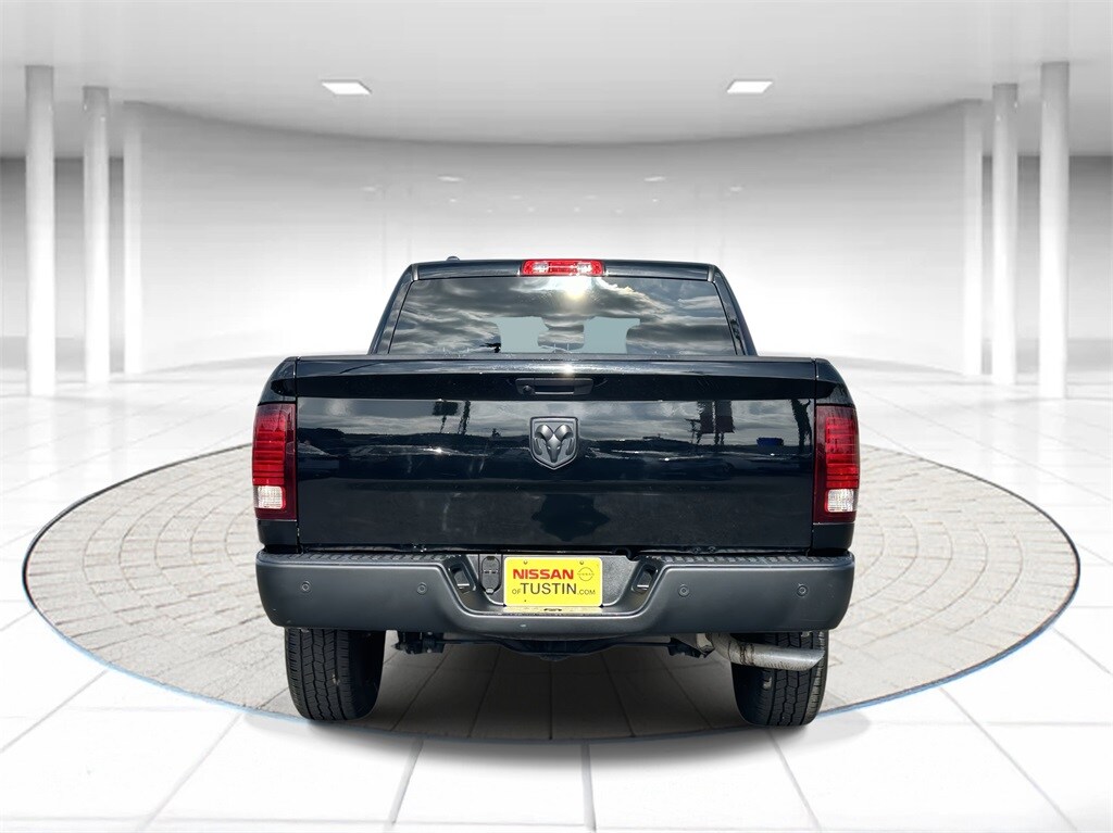 2024 Ram 1500 Classic Warlock photo 2