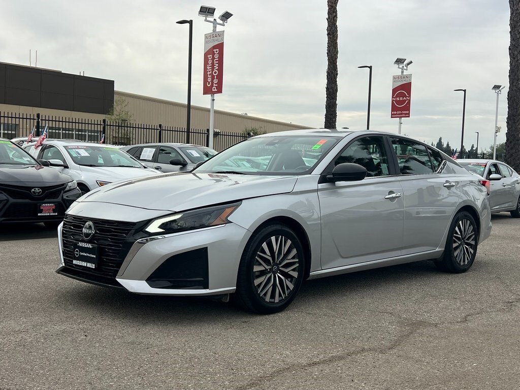 2024 Nissan Altima 2.5 SV photo 2