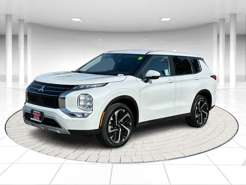 2024 Mitsubishi Outlander SE Black Edition 2WD's photo