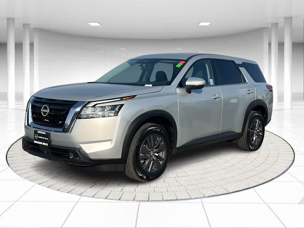 2022 Nissan Pathfinder S's photo