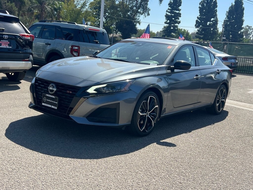 2023 Nissan Altima 2.5 SR photo 2