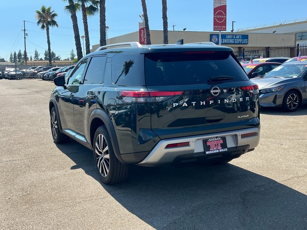 2023 Nissan Pathfinder Platinum photo 4