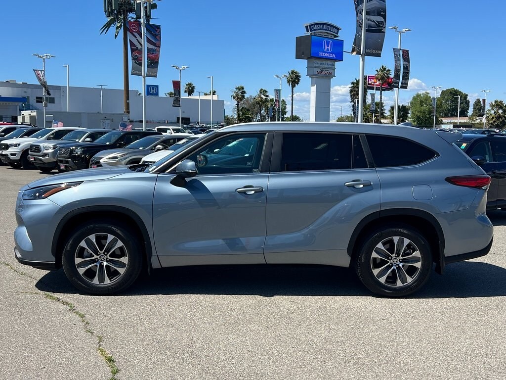 2023 Toyota Highlander XLE photo 3