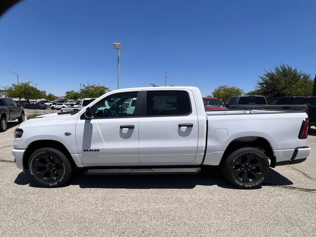 New 2026 Ram 1500 EXPRESS CREW CAB 4X4 5'7 BOX Pickup