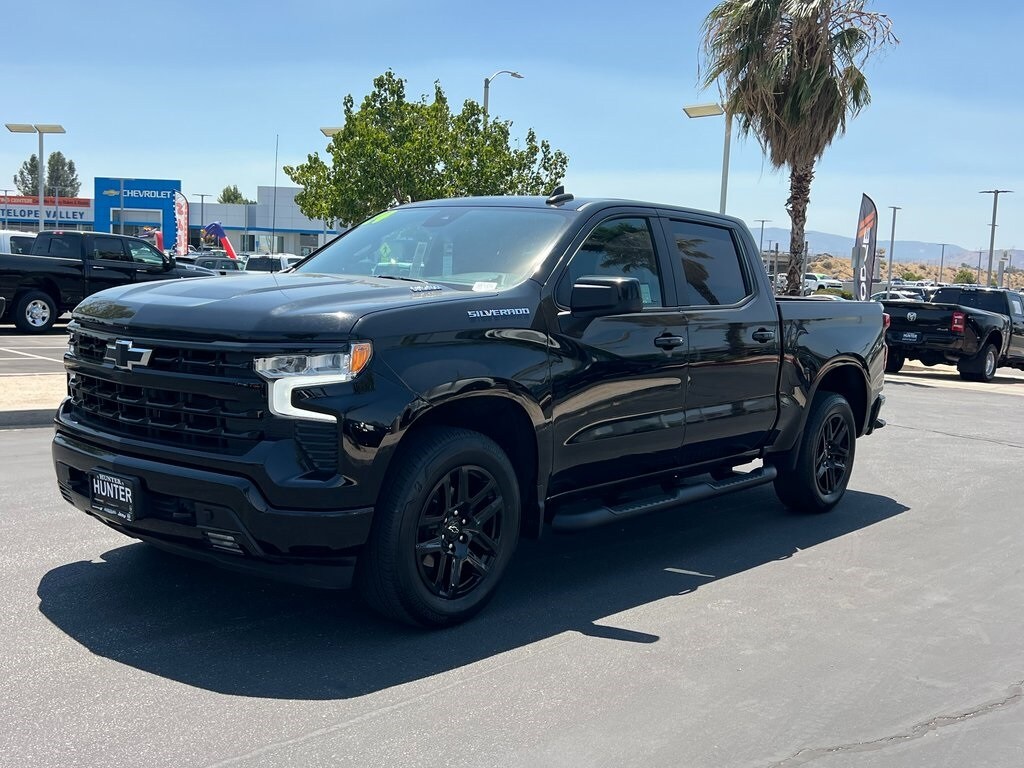 2024 Chevrolet Silverado 1500 RST photo 2