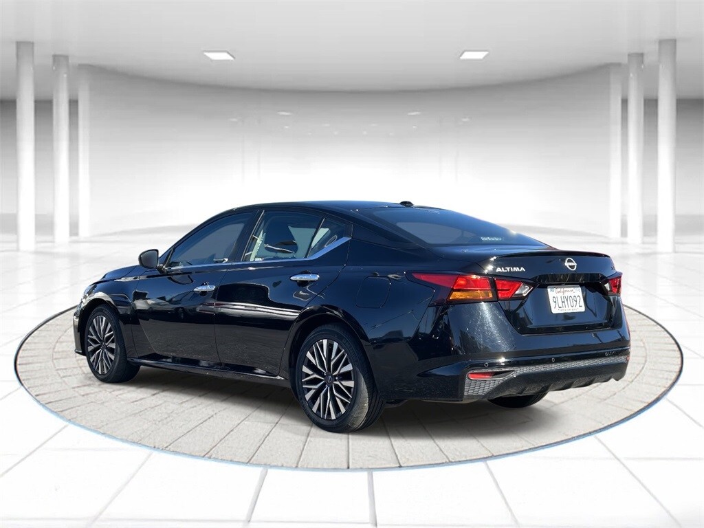 2024 Nissan Altima 2.5 SV photo 2