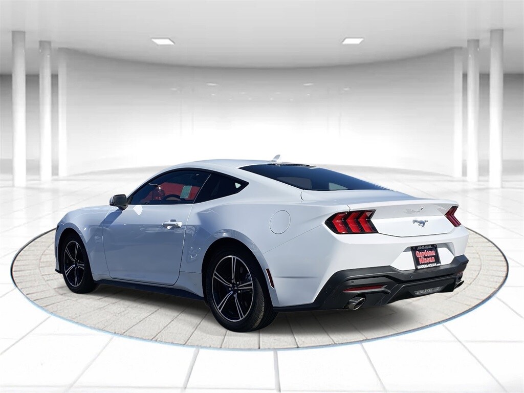 2025 Ford Mustang EcoBoost photo 2