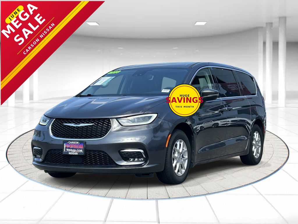 2023 Chrysler Pacifica Touring L's photo