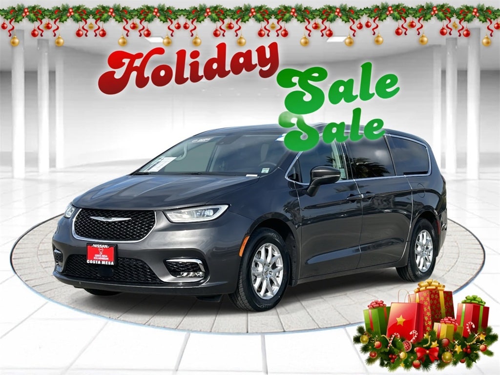 2023 Chrysler Pacifica Touring L's photo