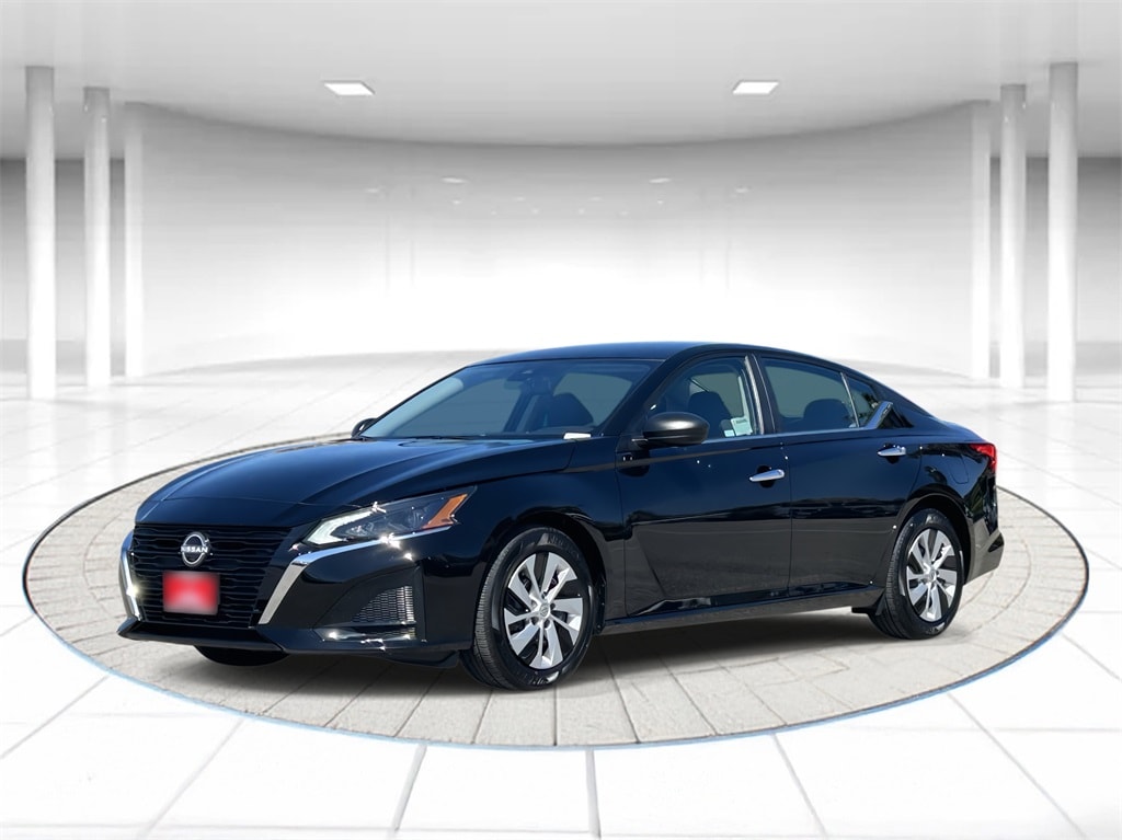 2025 Nissan Altima S's photo
