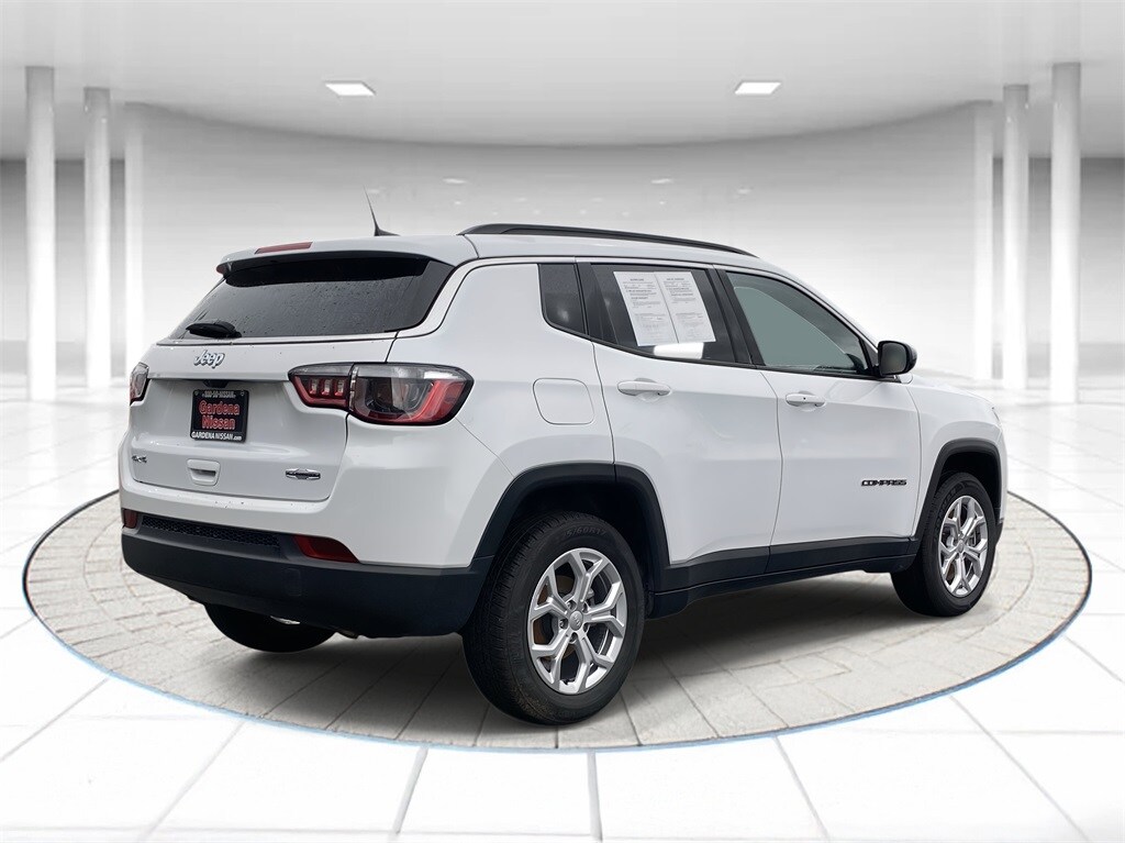 2024 Jeep Compass Latitude photo 3