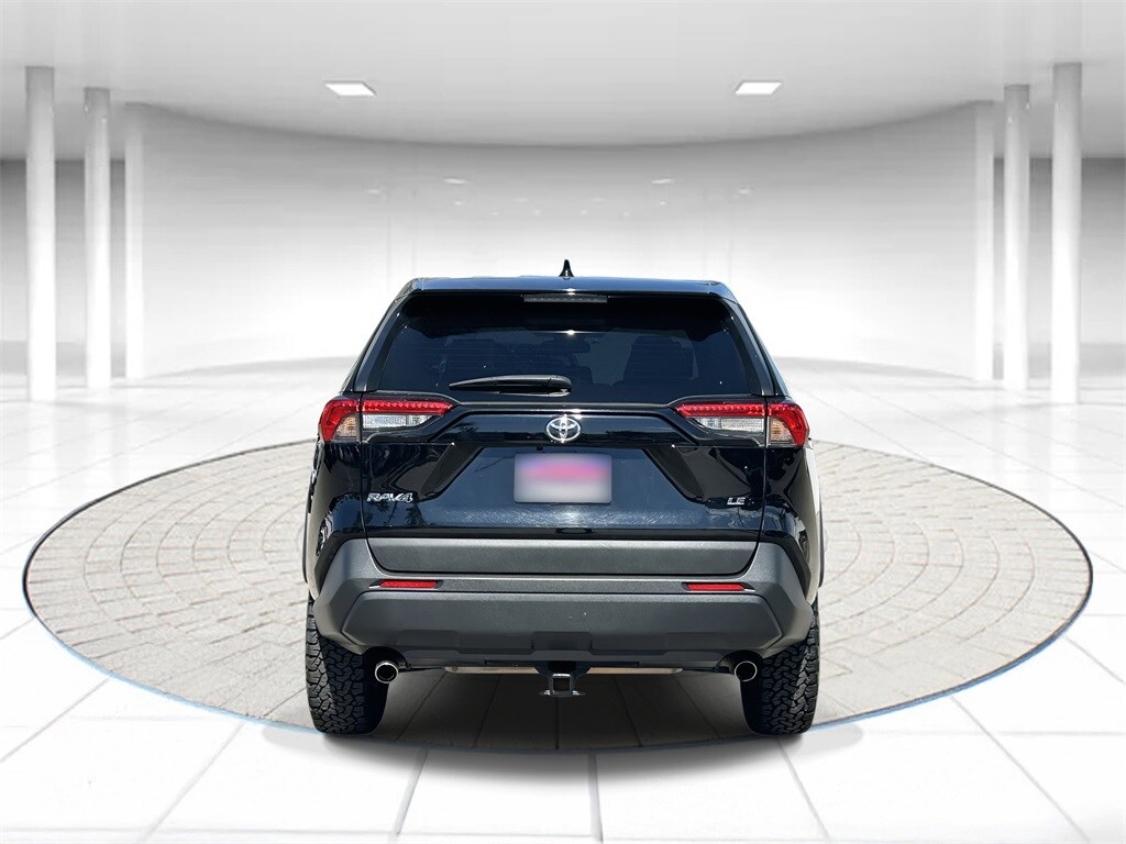 2022 Toyota RAV4 LE photo 3