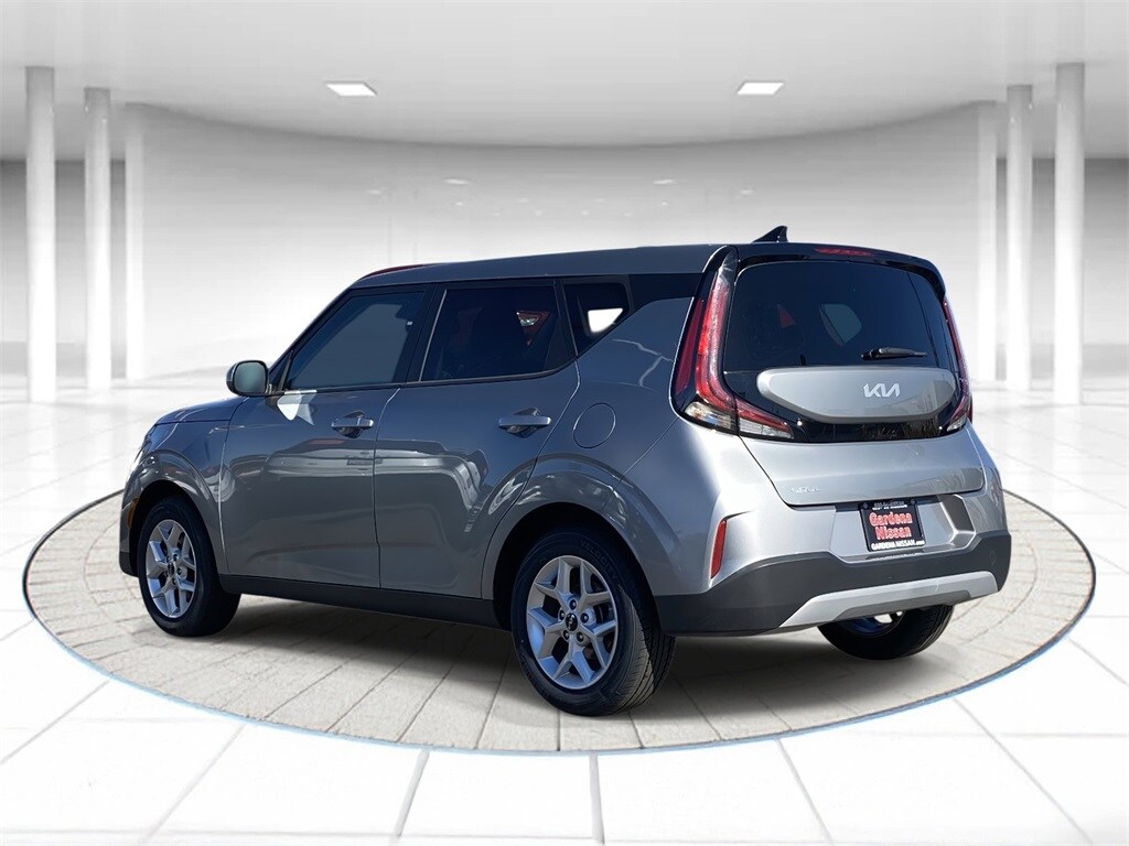 2024 Kia Soul LX photo 2