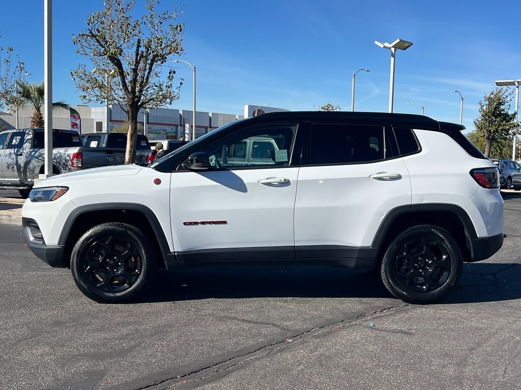 2023 Jeep Compass Trailhawk photo 3