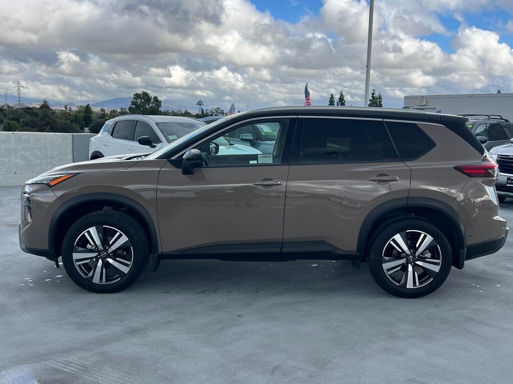 2025 Nissan Rogue SL photo 3