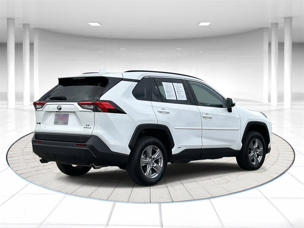 2023 Toyota RAV4 Hybrid LE photo 4