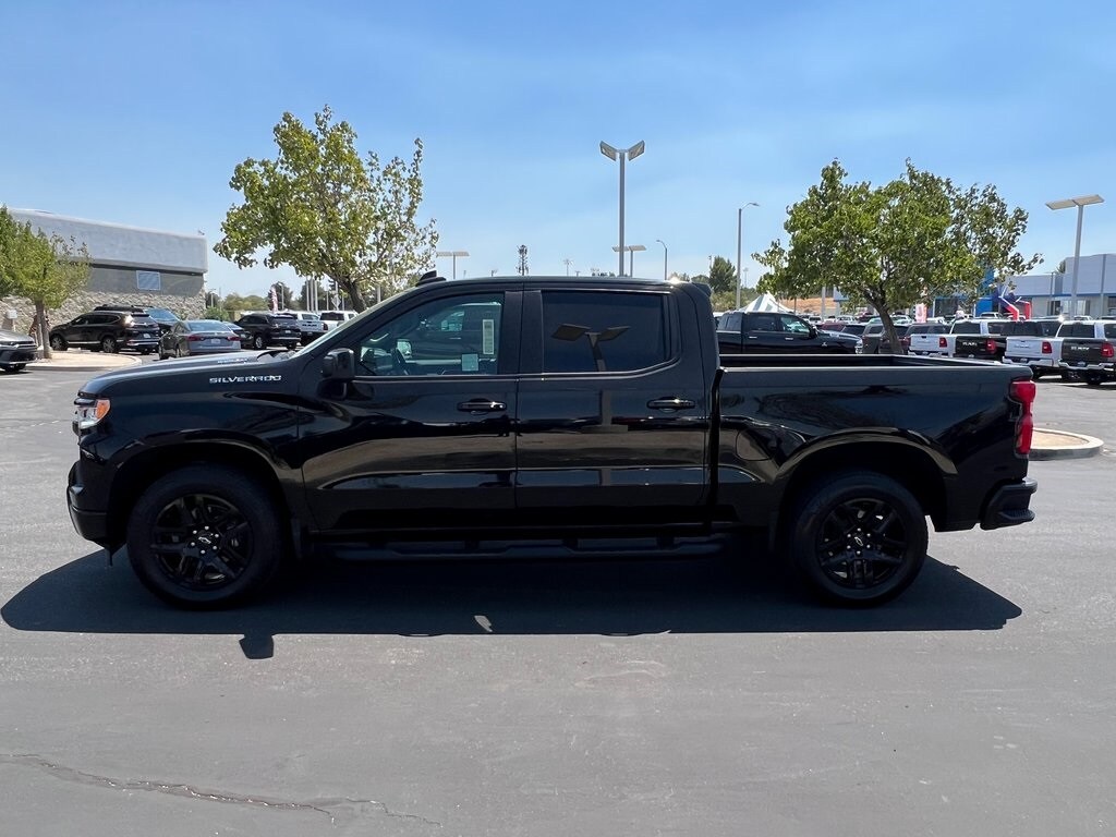 2024 Chevrolet Silverado 1500 RST photo 3