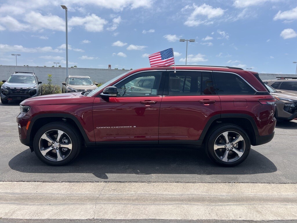 2023 Jeep Grand Cherokee Limited photo 2