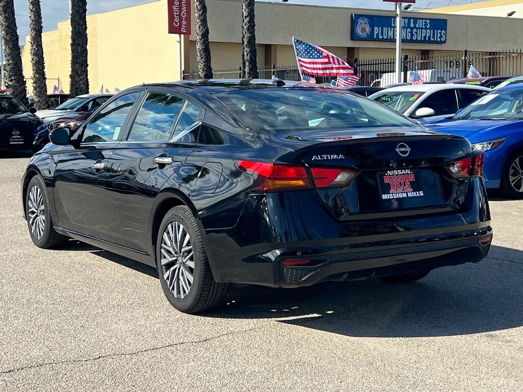 2023 Nissan Altima 2.5 SV photo 4