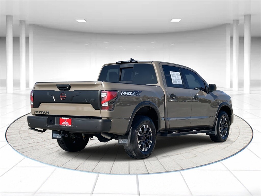 2024 Nissan Titan PRO-4X photo 3