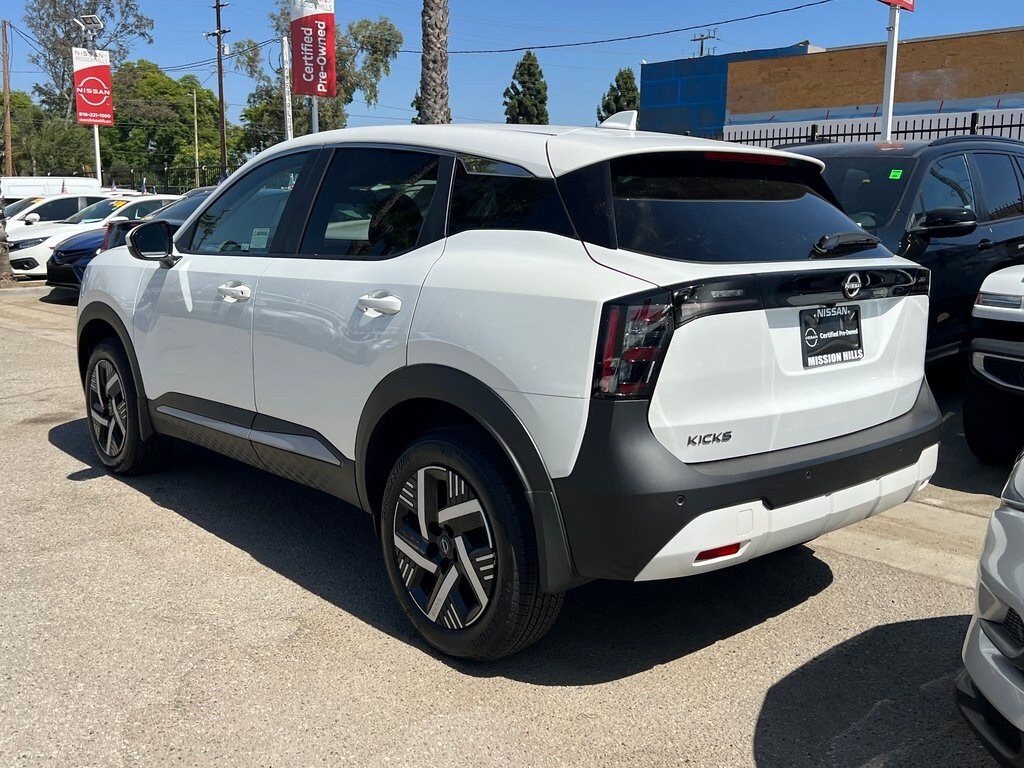 2025 Nissan Kicks SV photo 4