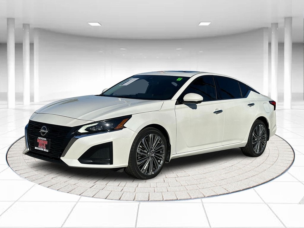 2023 Nissan Altima SL's photo